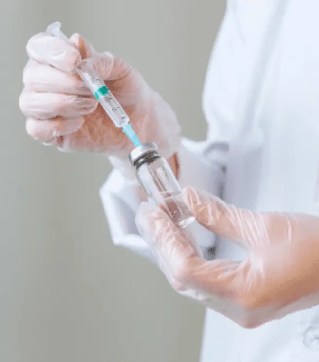 набор лекарства в шприц